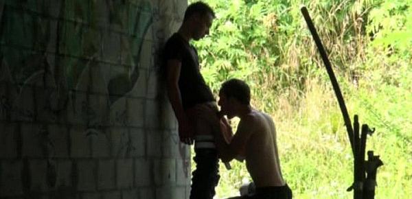  2 twinks suck and fuck in a exhib sextape on public forest o
